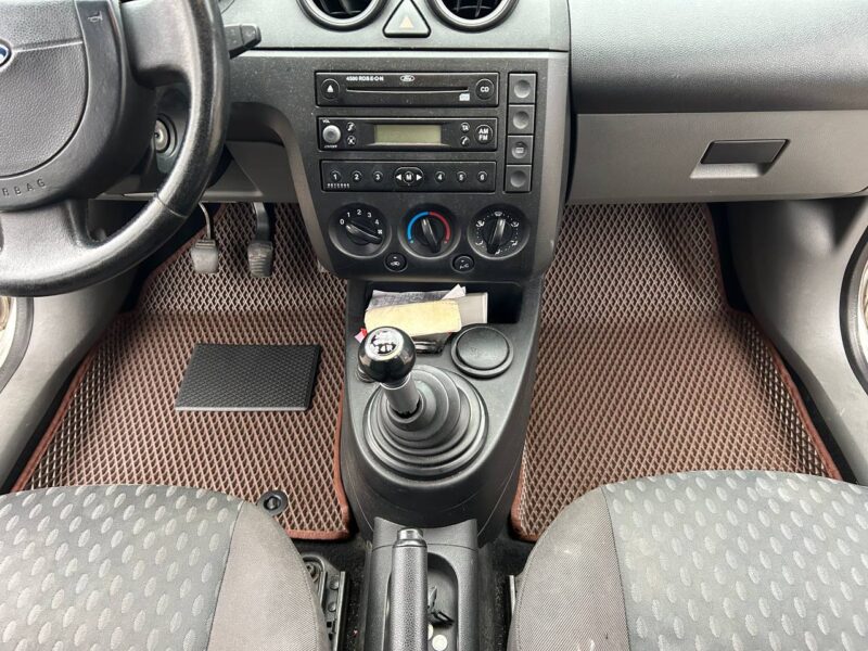 Ford-Fiesta-2002-benzyna6